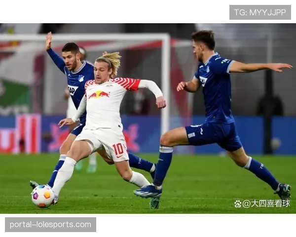 战报通讯：科隆主场绝平奥格斯堡，艰难收获保级路上关键一分。